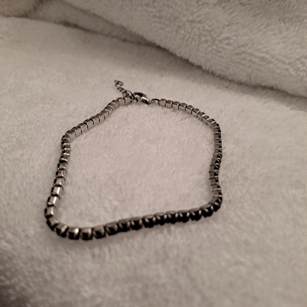 Tennis bracelet